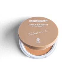 Mamaearth Glow Oil Control Radiant Compact SPF 30 with Vitamin C